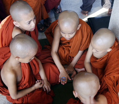 僧侶不足で若者の参加うながすキャンペーンを開始