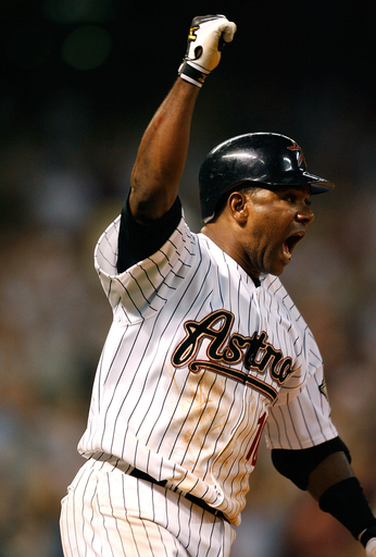 アストロズ 本拠地開幕戦をサヨナラ勝ちで飾る