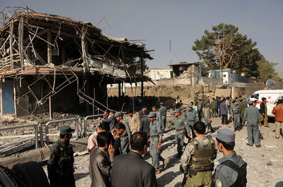 カブールで自爆攻撃、12人死亡 インド大使館が標的か