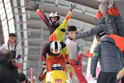 ドイツ勢が金銀獲得、ボブスレー男子4人乗り