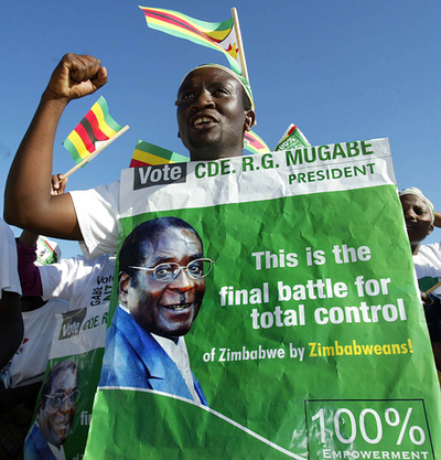 ムガベ大統領「わたしを解任できるのは神のみ」