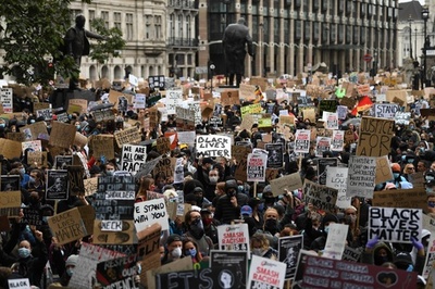 世界各地でデモ、人種差別や警察の暴力に抗議