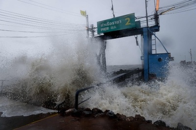 台風1号、タイ南部で2人死亡 観光地の島々は難逃れる