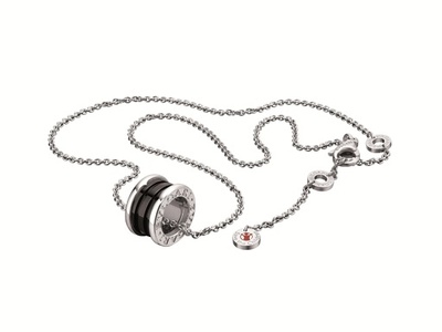 「ブルガリ セーブ・ザ・チルドレン」新作ネックレスを発表、寄付金総額は28億円に