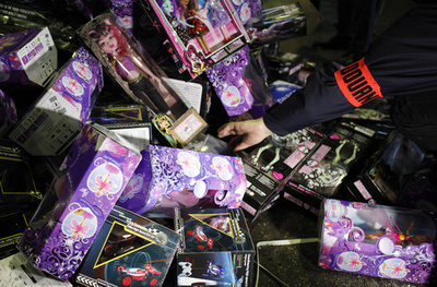 爆発の恐れある玩具も、危険な製品に警鐘「中国製多い」 EU