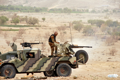 イエメン軍、反政府勢力140人を殺害し襲撃鎮圧