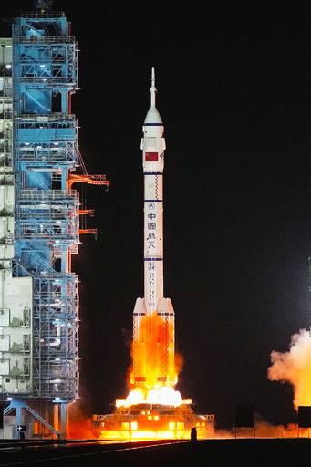中国の宇宙飛行士 8回目となる「宇宙での再会」を達成