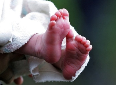 双子姉妹、大みそかのほぼ同時刻に出産 米国