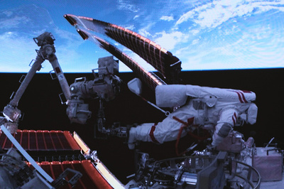 「神舟18号」の宇宙飛行士チーム 初の船外活動を順調に終了 中国