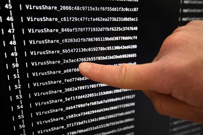 ランサムウエア拡散阻止の「英雄」、不正送金ウイルス作成で逮捕