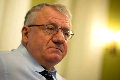 旧ユーゴ戦犯控訴審、シェシェリ被告の無罪破棄も再拘束せず