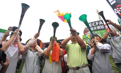 「100人のブブゼラ隊」、BP本社前で抗議を計画中