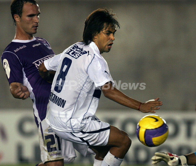 ＜サッカー 07リベルタドーレス杯南米選手権＞ヒムナシア・ラ・プラタ デフェンソール・スポルティングに快勝するも決勝トーナメント進出はならず - アルゼンチン