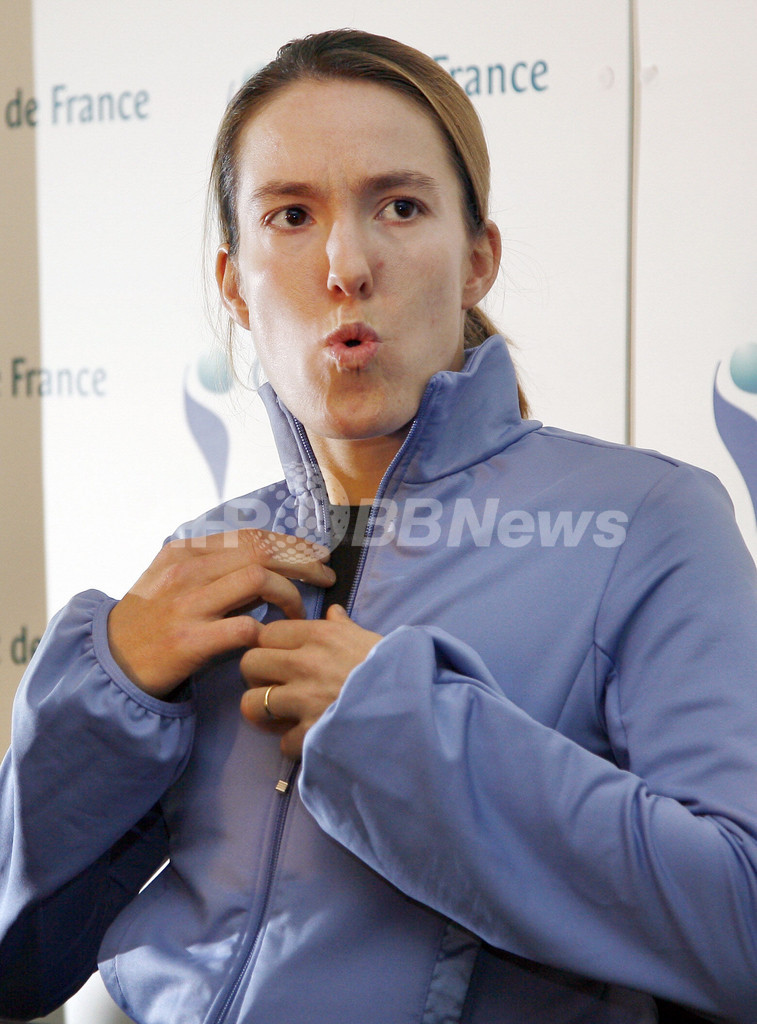 ＜女子テニス フランス・ガス・オープン2007＞ジュスティーヌ・エナン 記者会見で意気込みを語る - フランス