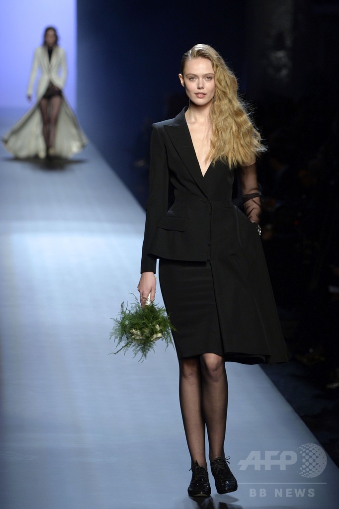 ナオミ・キャンベルもランウェイに、「ジャンポール・ゴルチエ」15年春夏オートクチュール