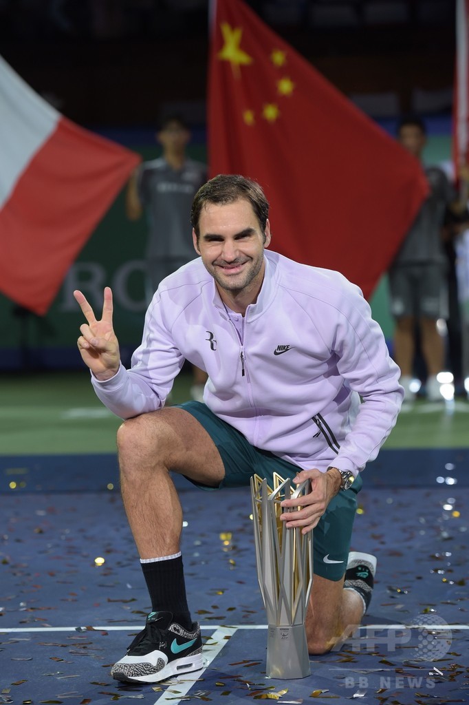 フェデラーが宿敵ナダルに完勝 「最高のプレー」で上海マスターズV