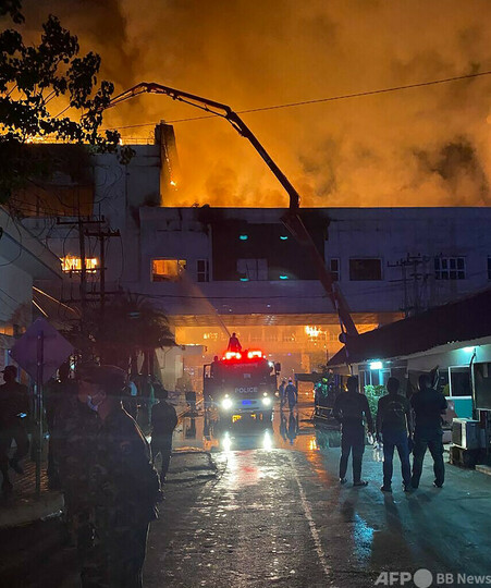 タイ国境のカジノホテルで火災 10人死亡 カンボジア 写真18枚 国際ニュース Afpbb News タイ国境のカジノホテルで火災 10人死亡 カンボジア 写真18枚 国際ニュース Afpbb News
