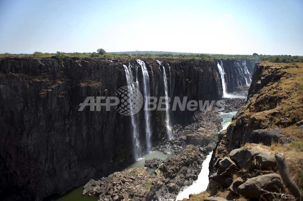 ビクトリアの滝に観光客転落 打撲のみで生還 写真2枚 国際ニュース Afpbb News ビクトリアの滝に観光客転落 打撲のみで生還 写真2枚 国際ニュース Afpbb News
