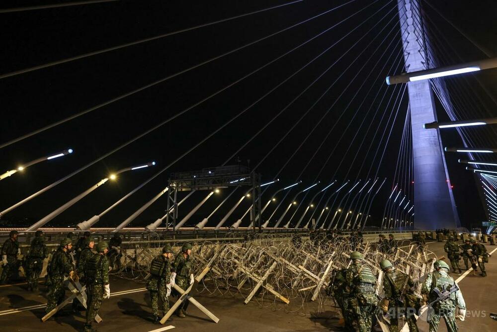 台湾軍、大規模演習で台北攻撃阻止を想定し「橋封鎖」 写真8枚 国際