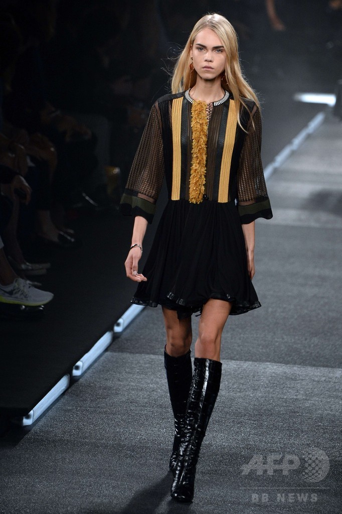 「ルイ・ヴィトン ファウンデーション」で初のショー、「ルイ・ヴィトン」15年春夏