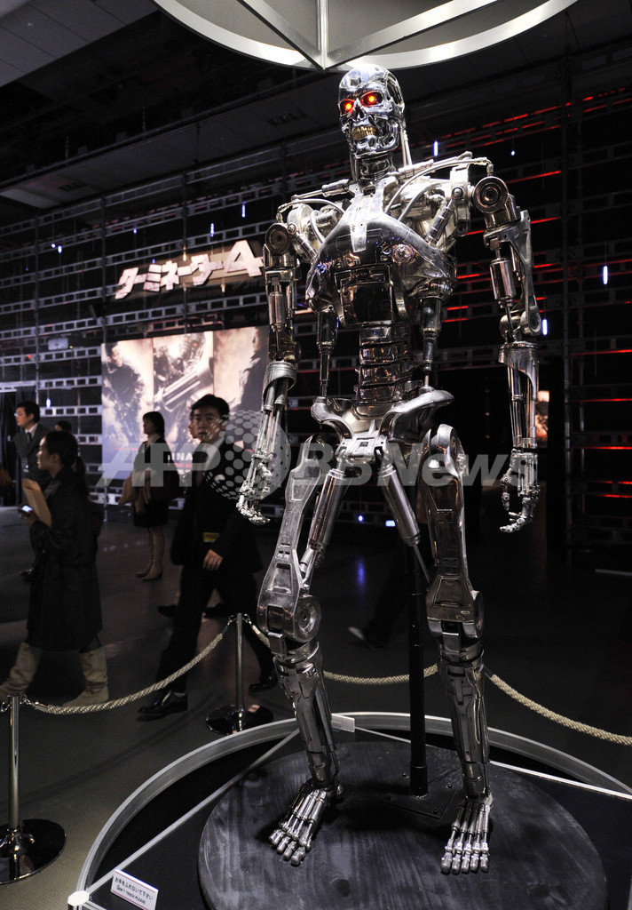 ターミネーター展」都内でオープン、ロボット達がお出迎え 写真6枚