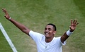 テニス、ウィンブルドン選手権（The Championships Wimbledon 2014）男子シングルス4回戦。勝利に歓喜するニック・キリオス（Nick Kyrgios、2014年7月1日撮影）。(c)AFP/ANDREW YATES