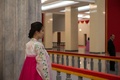 朝鮮労働党大会が開催された北朝鮮・平壌の「4・25文化会館」内部で撮影された女性（2016年5月9日撮影）。(c)AFP/Antoine Demaison