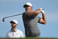 男子ゴルフ米国ツアーメジャー第2戦、全米オープン選手権最終日。12番でティーショットを打つブルックス・ケプカ（2018年6月17日撮影）。(c)Streeter Lecka/Getty Images/AFP