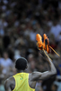第12回世界陸上ベルリン大会（%%12th IAAF World Championships in Athletics Berlin%%）男子4×100メートルリレー決勝。ジャマイカが37秒31の大会新記録で優勝した。37秒62でトリニダード・トバゴが2位に、38秒02で英国が3位に入った。日本は38秒30で4位に入り、惜しくもメダル獲得を逃した。

　ウサイン・ボルト（%%Usain Bolt%%）は、第3走者としてジャマイカの金メダル獲得に貢献し、%%北京五輪%%に続き世界選手権でも短距離（100メートル、200メートル、4×100メートルリレー）3冠に輝いた。写真は優勝を喜ぶウサイン・ボルト。（2009年8月22日撮影）(c)AFP/OLIVIER MORIN