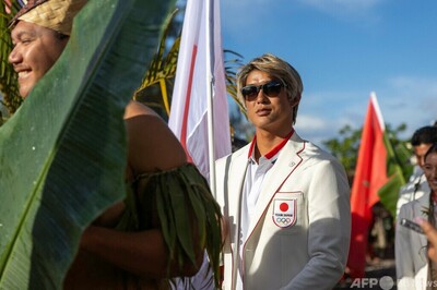 パリ五輪開会式、サーフィン会場のタヒチでも
