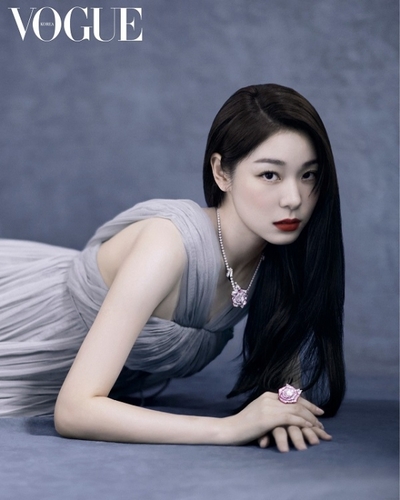キムヨナさん着用　Diorモデルのワンピース フォト】「フィギュアの女王」キム・ヨナ、優雅な黒いワンピース姿