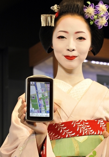 パナソニックの「旅ナビ」、カメラや観光ガイド付きのポータブルナビ