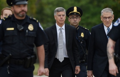 弾劾調査に追い風 トランプ氏ウクライナ疑惑で代理大使証言