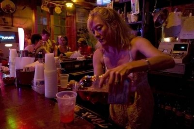 大型ハリケーンが来ても決して閉めないニューオーリンズのバー