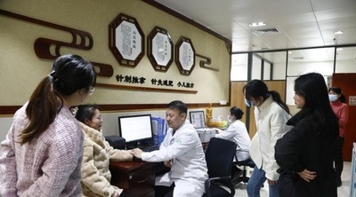 80年代生まれの医師、蜂針療法で地方産業を発展 中国