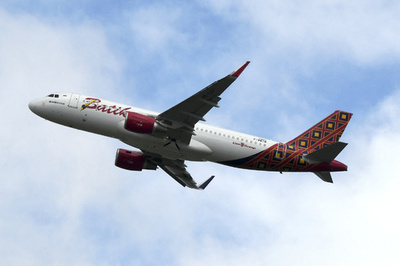 飛行中の機長と副操縦士、同時に睡眠 インドネシア