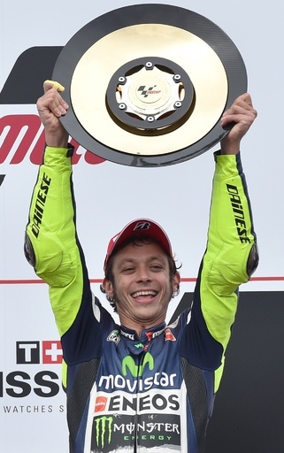 ロッシがオーストラリアGP制す、マルケスはリタイアに終わる