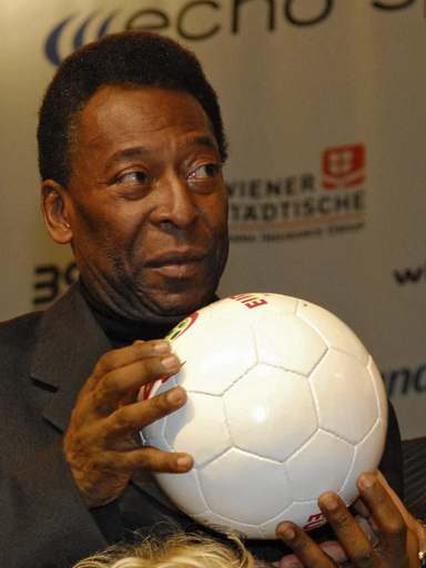 ペレ氏 ブラジルでの2014年W杯開催決定に「素晴らしい」