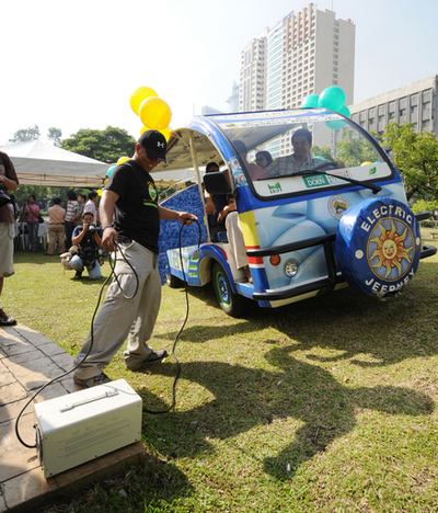 コンセントで充電できる電動乗り合いバス、マニラで商用運転を開始