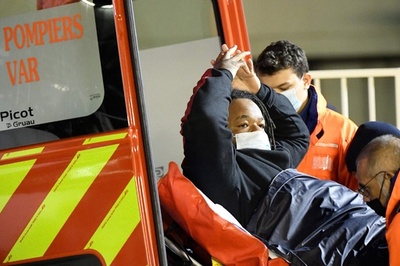 ラグビー元仏代表主将が進退検討、試合で両膝に大けが