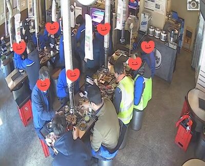 韓国、街路樹作業で店のデッキ破損→店主が寛容な対応→作業員が集団で来店、食事で恩返し