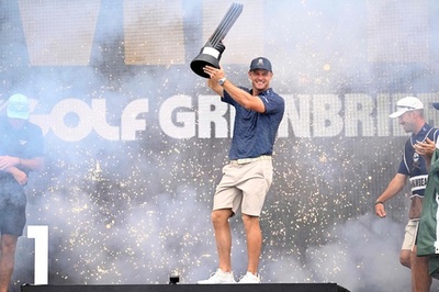 デシャンボーがスコア「58」記録、LIV大会制覇