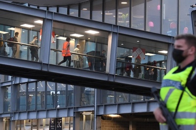 仏、アフガニスタン退避者を留置 タリバンとの関係捜査