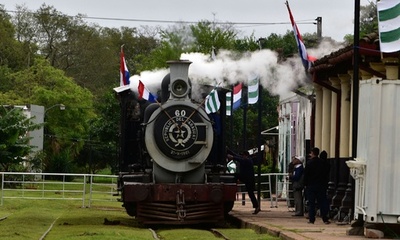 蒸気機関車復活、観光客誘致めざす パラグアイ