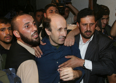 英BBCジョンストン記者解放、家族らの喜び