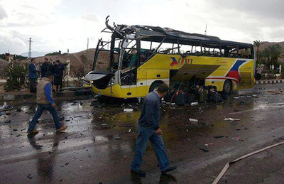 エジプト観光バスで爆弾さく裂、韓国人ら4人死亡