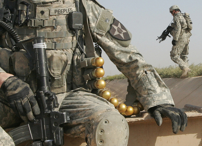 イラクで発見の17遺体、仕掛け爆弾包囲で収容できず