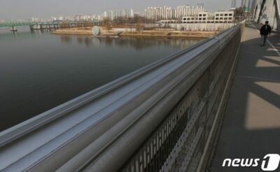 漢江の橋、欄干を最大170センチに…ソウル市、投身阻止へ