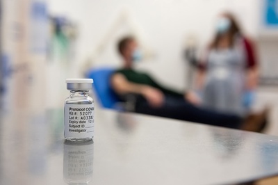 英コロナワクチンが世界初、最終治験結果を学術誌に発表