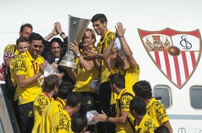 ヨーロッパリーグ王者のセビージャが凱旋帰国